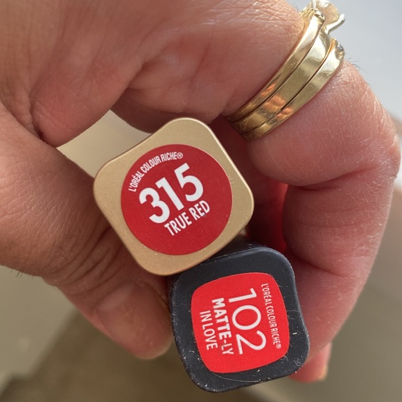 L’Oréal lips sticks 6 each - Picture 4 of 4